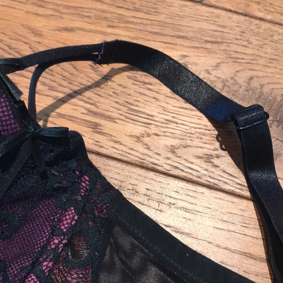 Just listed❤️fabulous black lace over purple push up bra - Picture 10 of 12